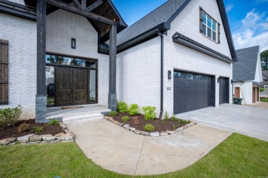 Stunning custom built home in Ensbury. Large open floor plan on Chenal Country Club - Bear Den Mountain in Arkansas - for sale on GolfHomes.com, golf home, golf lot