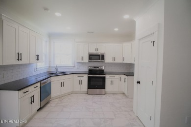 Tellico Village Living - Brand New Craftsman Home with Bonus on Toqua Golf Course - Loudon County in Tennessee - for sale on GolfHomes.com, golf home, golf lot