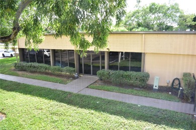 This is a really wonderful condo for someone who loves the sun! on Sunrise Lakes Phase III in Florida - for sale on GolfHomes.com, golf home, golf lot