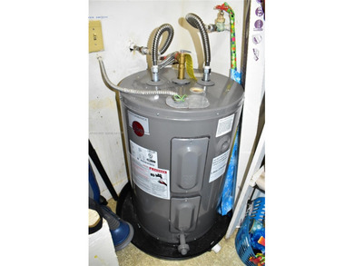 This is a really wonderful condo for someone who loves the sun! on Sunrise Lakes Phase III in Florida - for sale on GolfHomes.com, golf home, golf lot