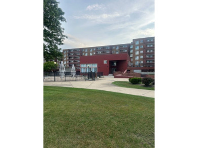 Another beauty in the park....... Brand new 3 BED 2.1 Bath Condo on River Oaks Golf Course in Illinois - for sale on GolfHomes.com, golf home, golf lot