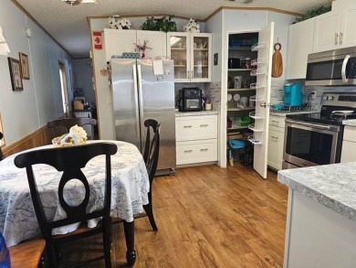 Welcome to this beautifully maintained 2 bedroom, 2 bathroom on Crystal Lake Club in Florida - for sale on GolfHomes.com, golf home, golf lot