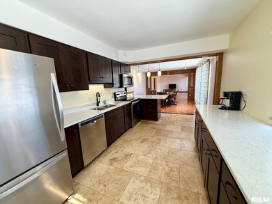 GORGEOUS 3 bed/ 2.5 ba Lake Petersburg home tucked in a private on Shambolee Golf Club  in Illinois - for sale on GolfHomes.com, golf home, golf lot