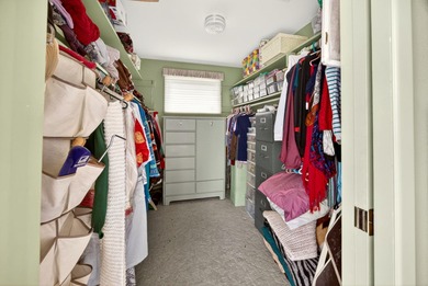 Welcome to 697 Oak Knoll Dr.-a home full of potential and is on Oak Knoll Golf Course in Oregon - for sale on GolfHomes.com, golf home, golf lot