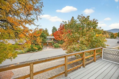 Welcome to 697 Oak Knoll Dr.-a home full of potential and is on Oak Knoll Golf Course in Oregon - for sale on GolfHomes.com, golf home, golf lot