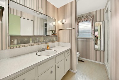 Welcome to 697 Oak Knoll Dr.-a home full of potential and is on Oak Knoll Golf Course in Oregon - for sale on GolfHomes.com, golf home, golf lot