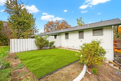 Welcome to 697 Oak Knoll Dr.-a home full of potential and is on Oak Knoll Golf Course in Oregon - for sale on GolfHomes.com, golf home, golf lot