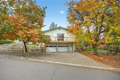 Welcome to 697 Oak Knoll Dr.-a home full of potential and is on Oak Knoll Golf Course in Oregon - for sale on GolfHomes.com, golf home, golf lot