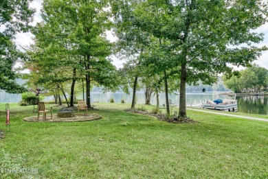 Welcome to 20 Victoria Way, a beautiful lakefront home in on Heatherhurst Golf Course in Tennessee - for sale on GolfHomes.com, golf home, golf lot