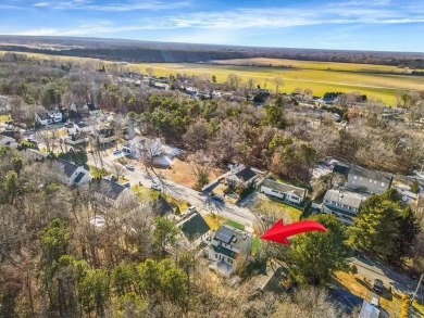 Welcome to this charming 3 bedroom,2.5 bath Colonial home in the on Rolling Oaks Golf Course in New York - for sale on GolfHomes.com, golf home, golf lot