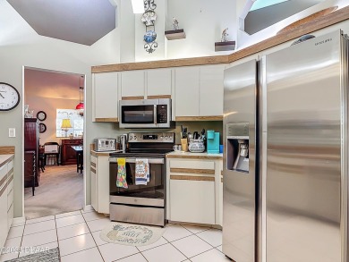 Lovely 3-bedroom, 2-bath home in a desirable golf community. The on Hidden Lakes Golf Club in Florida - for sale on GolfHomes.com, golf home, golf lot