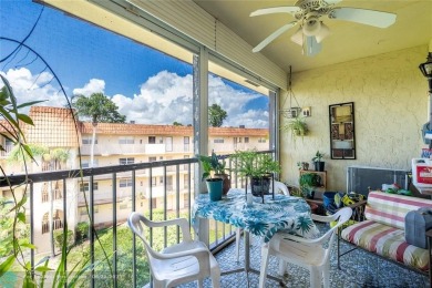 Welcome to these spacious 2bedrooms/2 bathrooms located on the on Inverrary Country Club in Florida - for sale on GolfHomes.com, golf home, golf lot