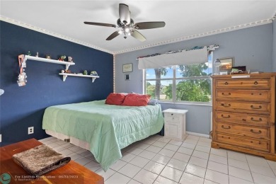 Welcome to these spacious 2bedrooms/2 bathrooms located on the on Inverrary Country Club in Florida - for sale on GolfHomes.com, golf home, golf lot
