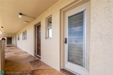 Welcome to these spacious 2bedrooms/2 bathrooms located on the on Inverrary Country Club in Florida - for sale on GolfHomes.com, golf home, golf lot