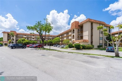 Welcome to these spacious 2bedrooms/2 bathrooms located on the on Inverrary Country Club in Florida - for sale on GolfHomes.com, golf home, golf lot