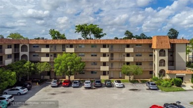Welcome to these spacious 2bedrooms/2 bathrooms located on the on Inverrary Country Club in Florida - for sale on GolfHomes.com, golf home, golf lot