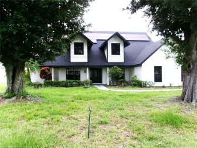 A Grand Size home in Manor Hill of Sun N Lake Estates. Right on on Sun n Lake Golf and Country Club in Florida - for sale on GolfHomes.com, golf home, golf lot