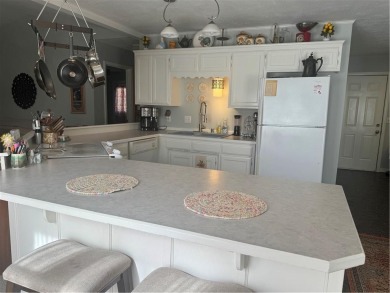Well cared-for townhouse with maintenance included. One story on Holiday Island Executive Golf Course in Arkansas - for sale on GolfHomes.com, golf home, golf lot