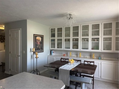 Well cared-for townhouse with maintenance included. One story on Holiday Island Executive Golf Course in Arkansas - for sale on GolfHomes.com, golf home, golf lot