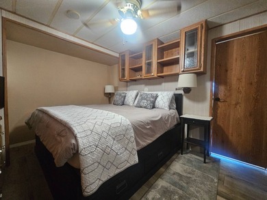 Discover the allure of this beautifully updated 1-bedroom on Viewpoint Golf Resort in Arizona - for sale on GolfHomes.com, golf home, golf lot