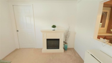 START ENJOYING FLORIDA IN THIS WELL-KEPT ONE BEDROOM, TWO on River Run Golf Links in Florida - for sale on GolfHomes.com, golf home, golf lot