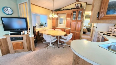 START ENJOYING FLORIDA IN THIS WELL-KEPT ONE BEDROOM, TWO on River Run Golf Links in Florida - for sale on GolfHomes.com, golf home, golf lot