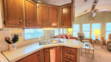 START ENJOYING FLORIDA IN THIS WELL-KEPT ONE BEDROOM, TWO on River Run Golf Links in Florida - for sale on GolfHomes.com, golf home, golf lot