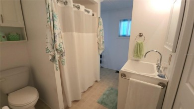 START ENJOYING FLORIDA IN THIS WELL-KEPT ONE BEDROOM, TWO on River Run Golf Links in Florida - for sale on GolfHomes.com, golf home, golf lot