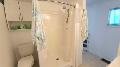 START ENJOYING FLORIDA IN THIS WELL-KEPT ONE BEDROOM, TWO on River Run Golf Links in Florida - for sale on GolfHomes.com, golf home, golf lot