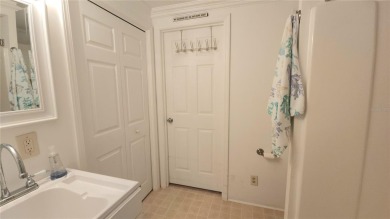 START ENJOYING FLORIDA IN THIS WELL-KEPT ONE BEDROOM, TWO on River Run Golf Links in Florida - for sale on GolfHomes.com, golf home, golf lot