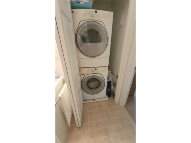 START ENJOYING FLORIDA IN THIS WELL-KEPT ONE BEDROOM, TWO on River Run Golf Links in Florida - for sale on GolfHomes.com, golf home, golf lot