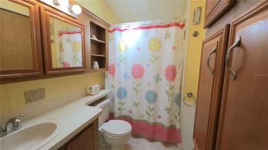 START ENJOYING FLORIDA IN THIS WELL-KEPT ONE BEDROOM, TWO on River Run Golf Links in Florida - for sale on GolfHomes.com, golf home, golf lot
