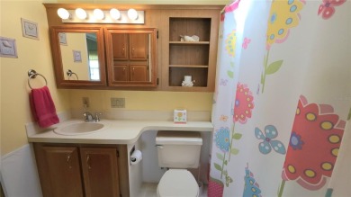 START ENJOYING FLORIDA IN THIS WELL-KEPT ONE BEDROOM, TWO on River Run Golf Links in Florida - for sale on GolfHomes.com, golf home, golf lot
