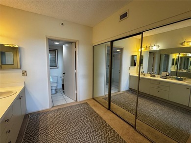 Spacious 3-Bedroom End-Unit Residence in Sought-After Beachplace on Links on Longboat Golf Club in Florida - for sale on GolfHomes.com, golf home, golf lot