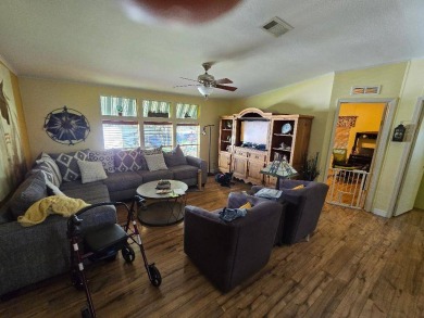 THIS PALM HARBOR 3/2 SPLIT PLAN FEATURES OVER 1300 SQ FT AND HAS on Southport Springs Golf Club in Florida - for sale on GolfHomes.com, golf home, golf lot