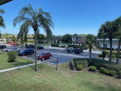 Welcome To Stuart, Florida, Perfect Location! 2 Bed 2 Bath 2nd on Monterey Yacht and Country Club in Florida - for sale on GolfHomes.com, golf home, golf lot