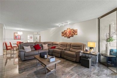 Welcome to your stunning approx. 2000 sqft condo, featuring on Inverrary Country Club in Florida - for sale on GolfHomes.com, golf home, golf lot