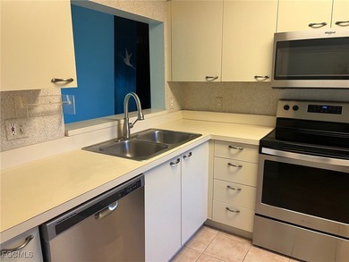 Make this convenient first floor Kent Model with 982 sq ft of on Seven Lakes Golf and Tennis Community in Florida - for sale on GolfHomes.com, golf home, golf lot