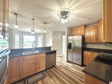 This beautifully decorated, single-level home is located above on Arrowhead Golf Club in Kentucky - for sale on GolfHomes.com, golf home, golf lot