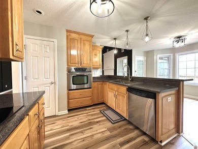 This beautifully decorated, single-level home is located above on Arrowhead Golf Club in Kentucky - for sale on GolfHomes.com, golf home, golf lot