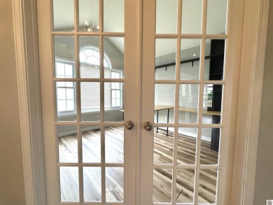 This beautifully decorated, single-level home is located above on Arrowhead Golf Club in Kentucky - for sale on GolfHomes.com, golf home, golf lot