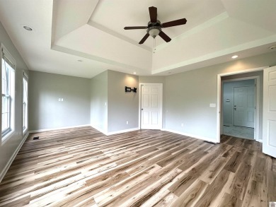 This beautifully decorated, single-level home is located above on Arrowhead Golf Club in Kentucky - for sale on GolfHomes.com, golf home, golf lot