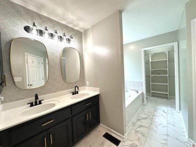 This beautifully decorated, single-level home is located above on Arrowhead Golf Club in Kentucky - for sale on GolfHomes.com, golf home, golf lot
