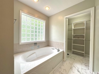 This beautifully decorated, single-level home is located above on Arrowhead Golf Club in Kentucky - for sale on GolfHomes.com, golf home, golf lot