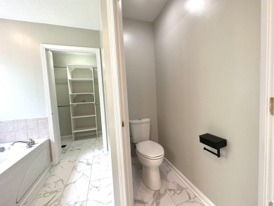 This beautifully decorated, single-level home is located above on Arrowhead Golf Club in Kentucky - for sale on GolfHomes.com, golf home, golf lot