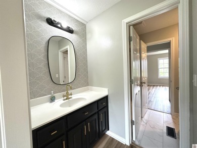 This beautifully decorated, single-level home is located above on Arrowhead Golf Club in Kentucky - for sale on GolfHomes.com, golf home, golf lot