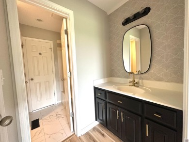 This beautifully decorated, single-level home is located above on Arrowhead Golf Club in Kentucky - for sale on GolfHomes.com, golf home, golf lot