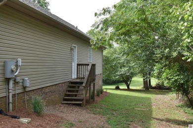 This beautifully decorated, single-level home is located above on Arrowhead Golf Club in Kentucky - for sale on GolfHomes.com, golf home, golf lot