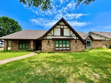 Luxury Golf Course Living with Endless Potential!
Perfectly on Walnut Creek Country Club in Texas - for sale on GolfHomes.com, golf home, golf lot
