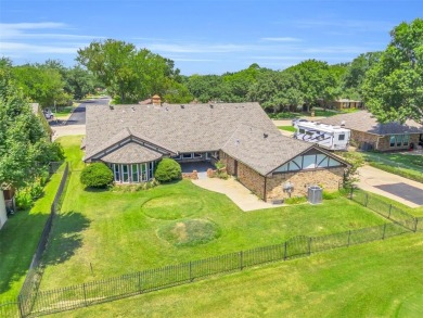 Luxury Golf Course Living with Endless Potential!
Perfectly on Walnut Creek Country Club in Texas - for sale on GolfHomes.com, golf home, golf lot
